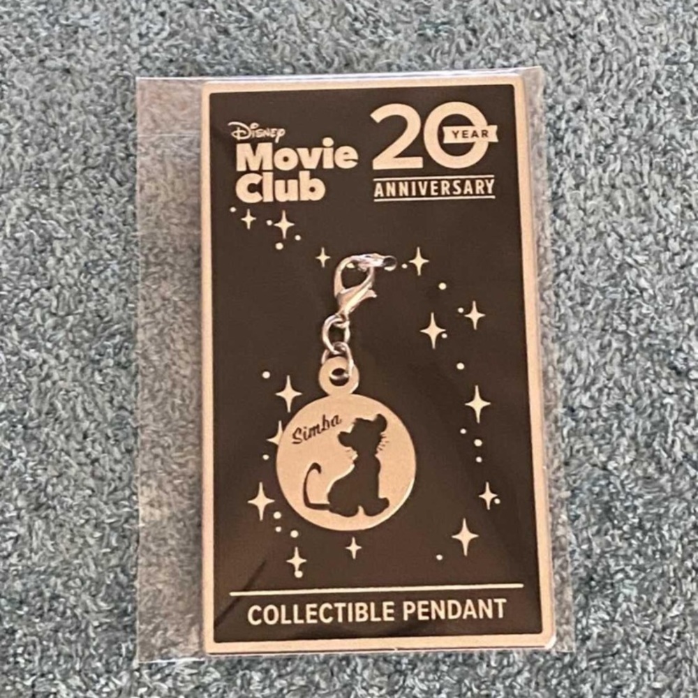 NWT Disney Movie Club Exclusive Simba Pendant